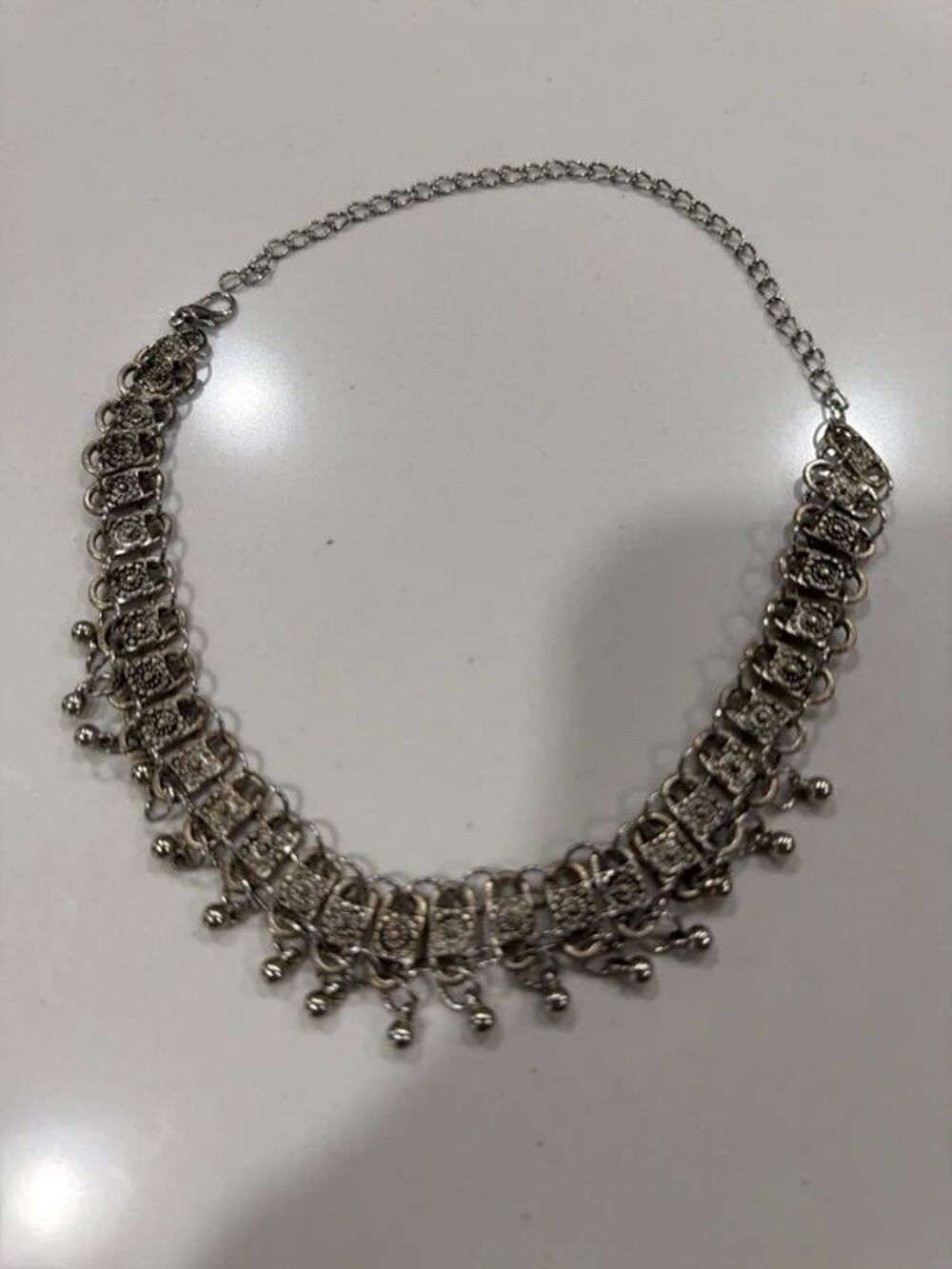 Vintage style silver tone linked choker dangles